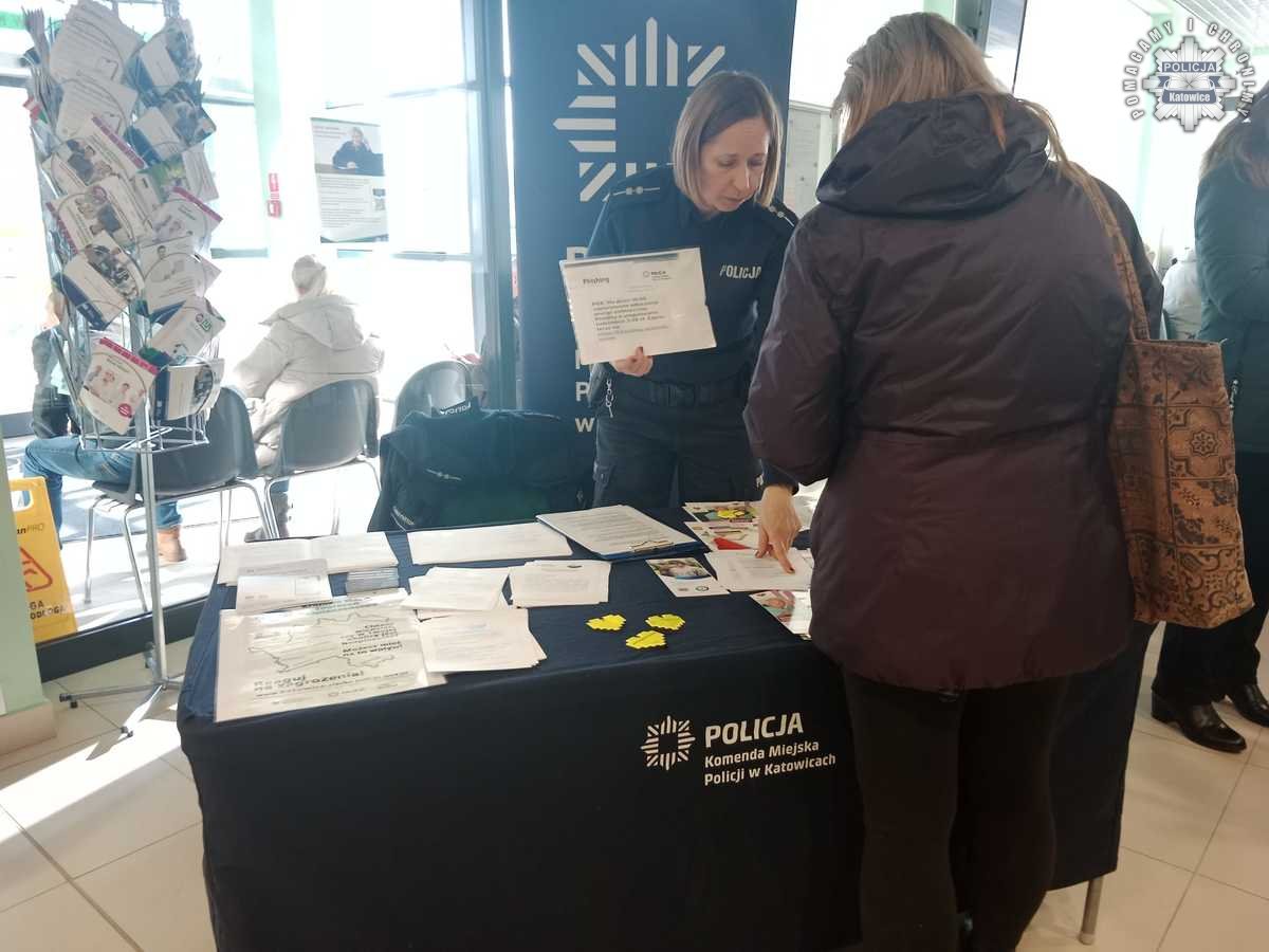 Dzień Babci i Dziadka – katowicka policja uczy, jak unikać zagrożeń