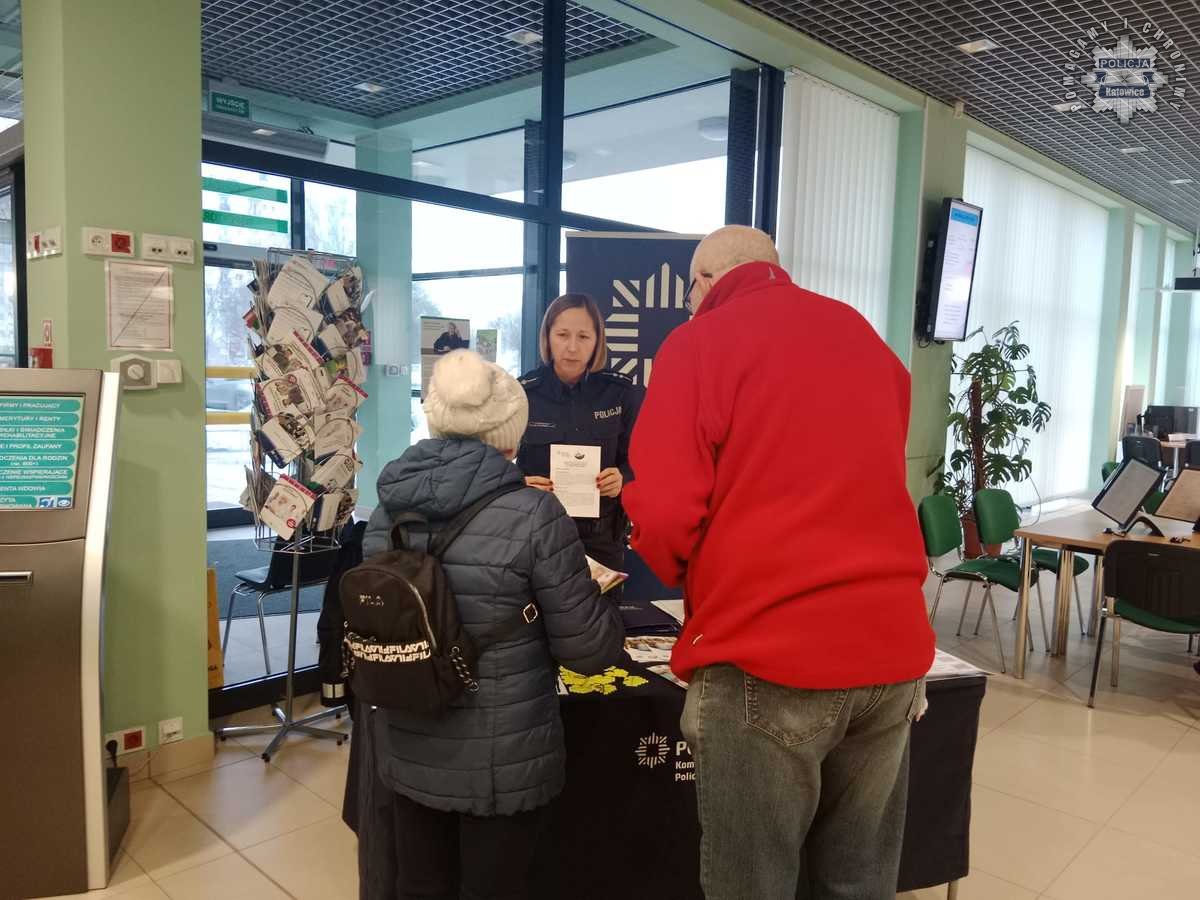 Dzień Babci i Dziadka – katowicka policja uczy, jak unikać zagrożeń