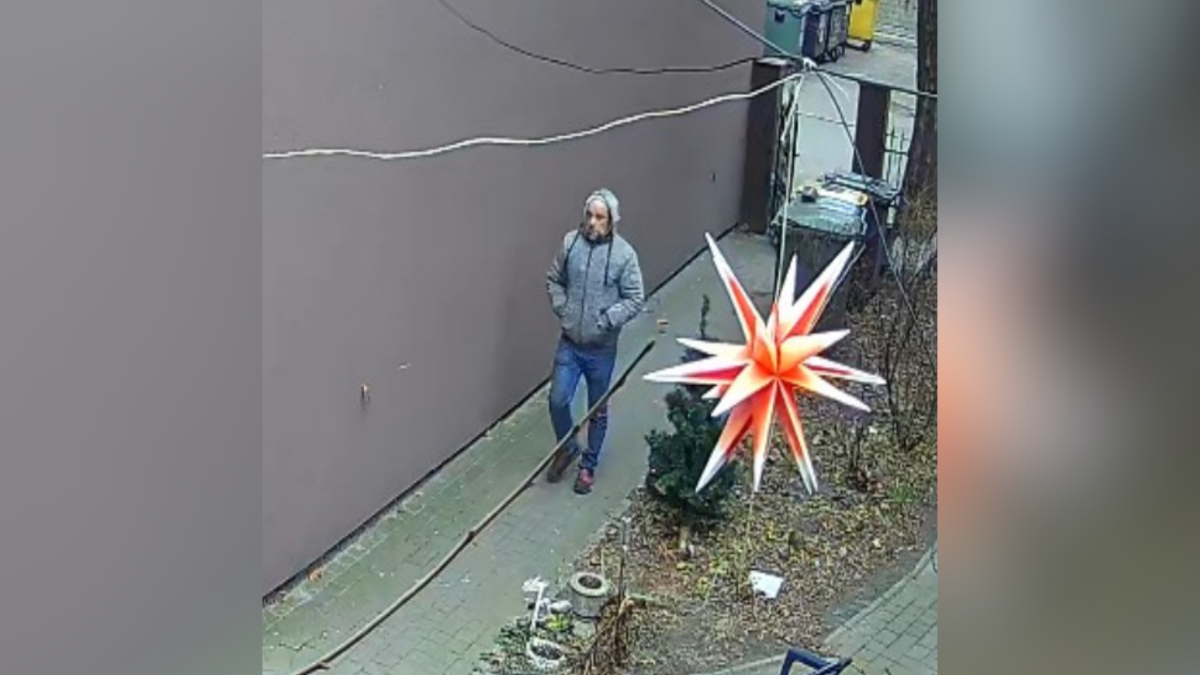 Kradzież na ul. Janasa – policja publikuje wizerunek sprawcy