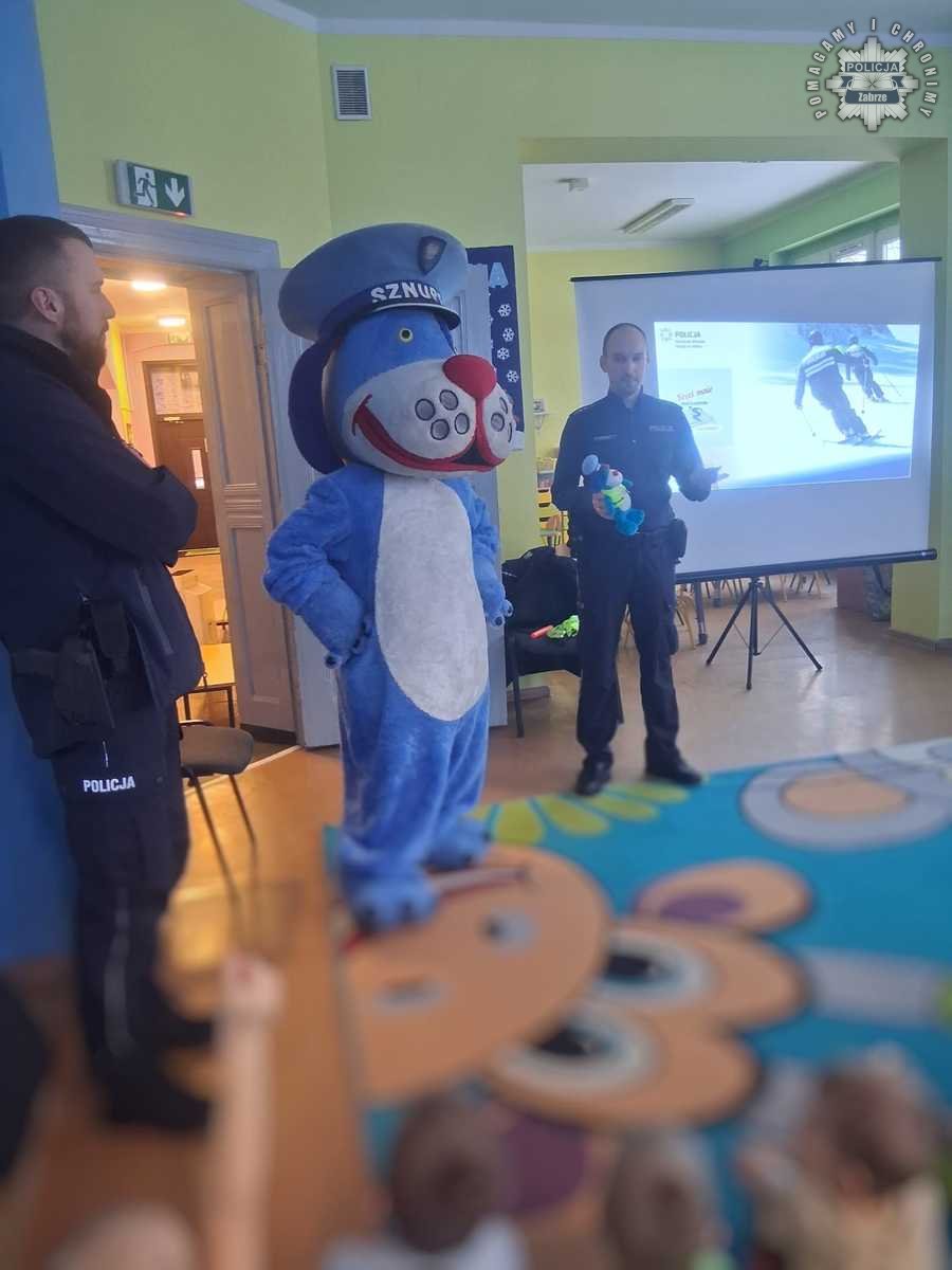 Policjanci w Przedszkolu nr 45 – dzieci uczą się o bezpieczeństwie