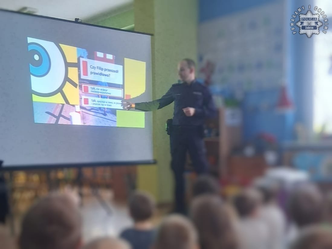 Policjanci w Przedszkolu nr 45 – dzieci uczą się o bezpieczeństwie