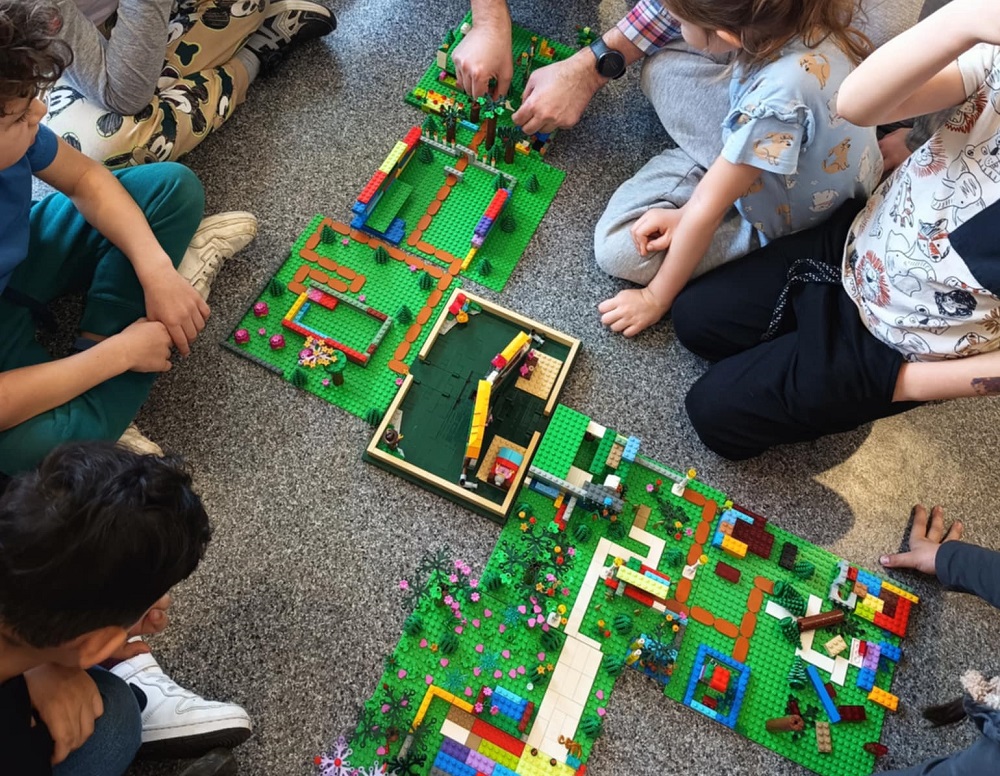 LEGO i książki – kreatywne warsztaty w SP 43 w Zabrzu! [FOTO]