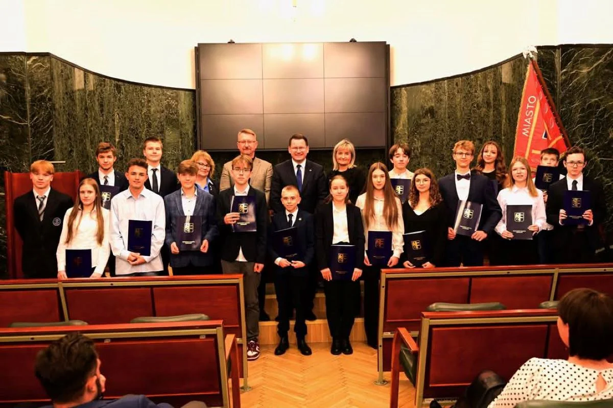 Wręczono Stypendia Miasta Chorzów dla najlepszych uczniów