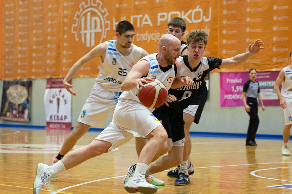 Za nami ostatni mecz rundy zasadniczej 3-ligowców. Wygrywa K.S. Pogoń Ruda Śląska! [FOTO]