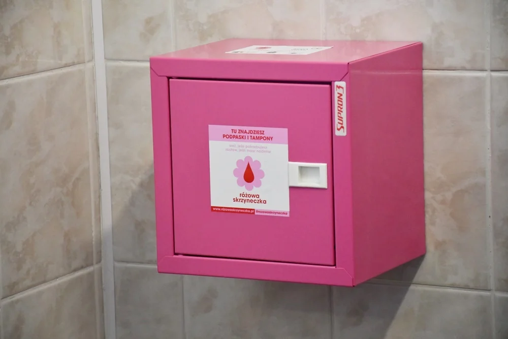 "Różowe Skrzyneczki" w rudzkich szkołach – walka z tabu menstruacyjnym