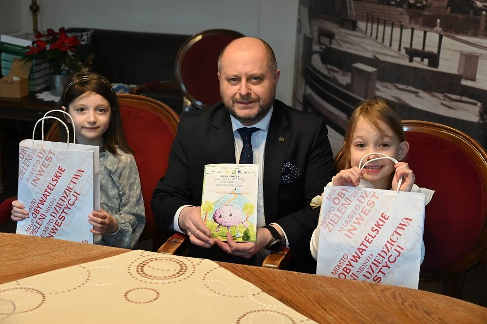 Przedszkolaki z Rudy Śląskiej obdarowały Prezydenta Rudy Śląskiej wyjątkowym prezentem