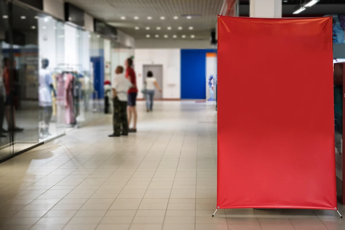 Rollup reklamowy – jak może stać się Twoim najlepszym sprzedawcą na targach i eventach?