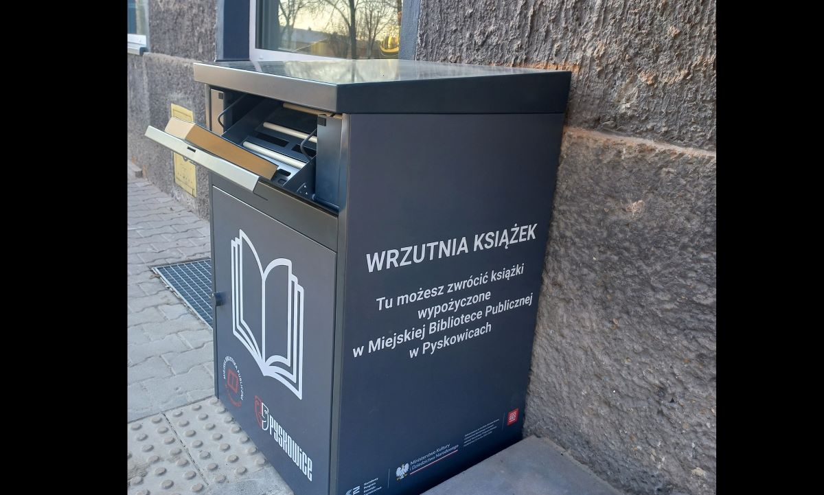 Biblioteka wzbogaciła się o samoobsługową wrzutnię książek!