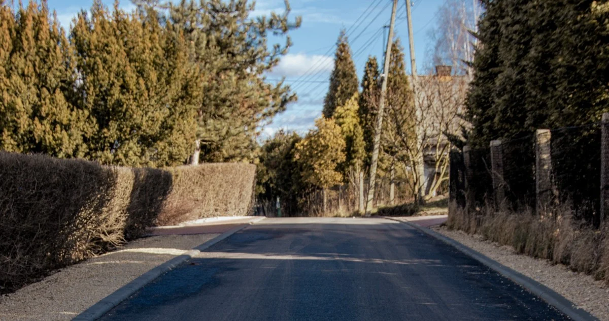 Nowe inwestycje drogowe w Wodzisławiu - przebudowa ul. Bojowników zakończona!