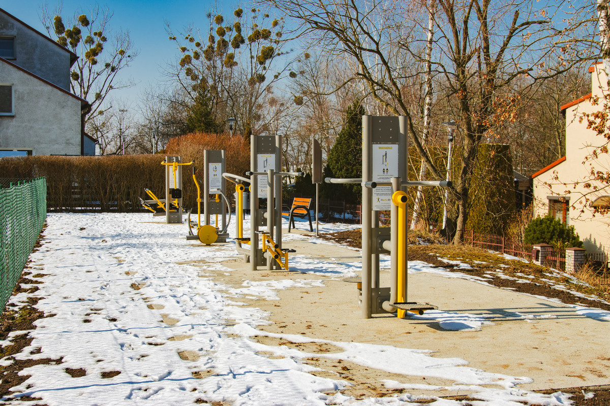 Nowa siłownia plenerowa na os. Dąbrówki. Aktywność dla każdego!