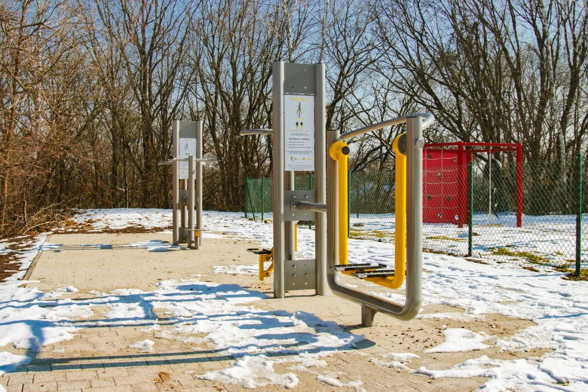 Nowa siłownia plenerowa na os. Dąbrówki. Aktywność dla każdego!