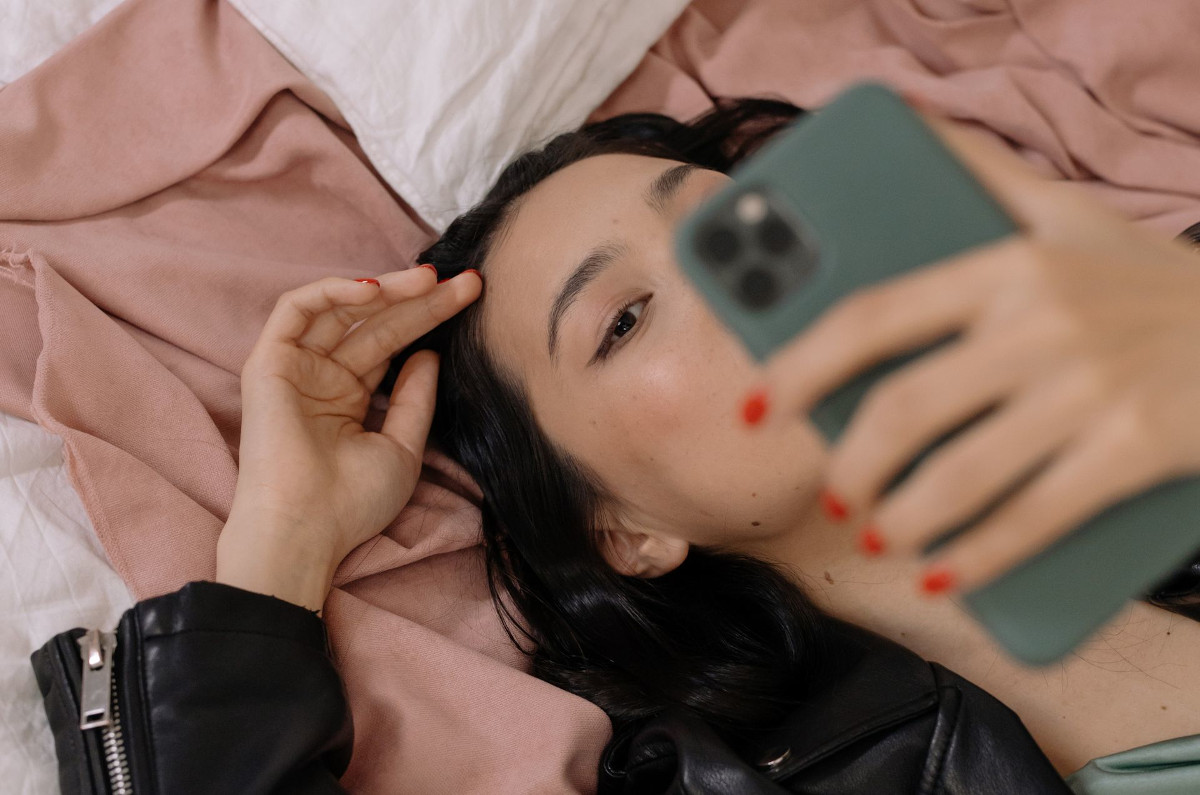 Rwa udowa - jak spać by złagodzić ból?