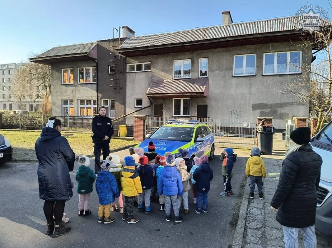 Policjanci rozmawiają z najmłodszymi – zima bez obaw!