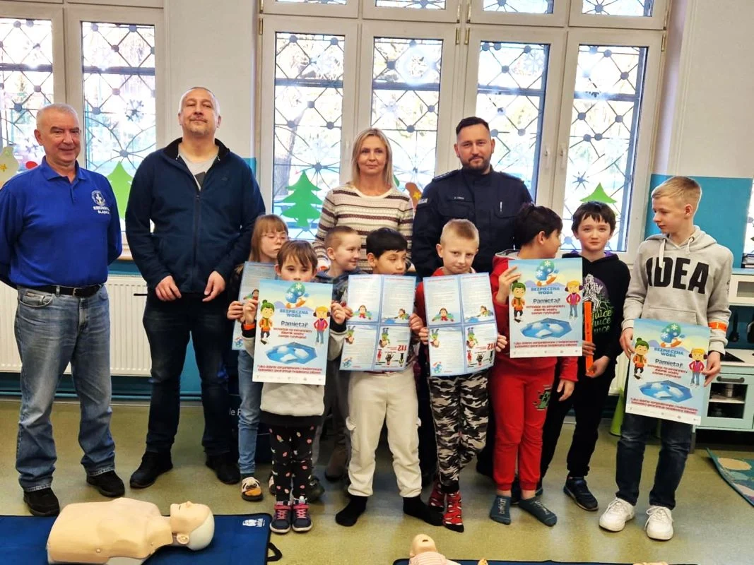 "Bezpieczna Woda". Policja i WOPR uczą dzieci, jak unikać zagrożeń!