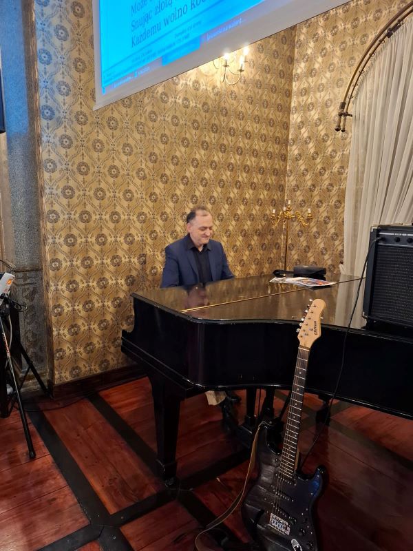 Miłość, śpiew i humor. Walentynkowy wieczór w Fitzner Cafe!