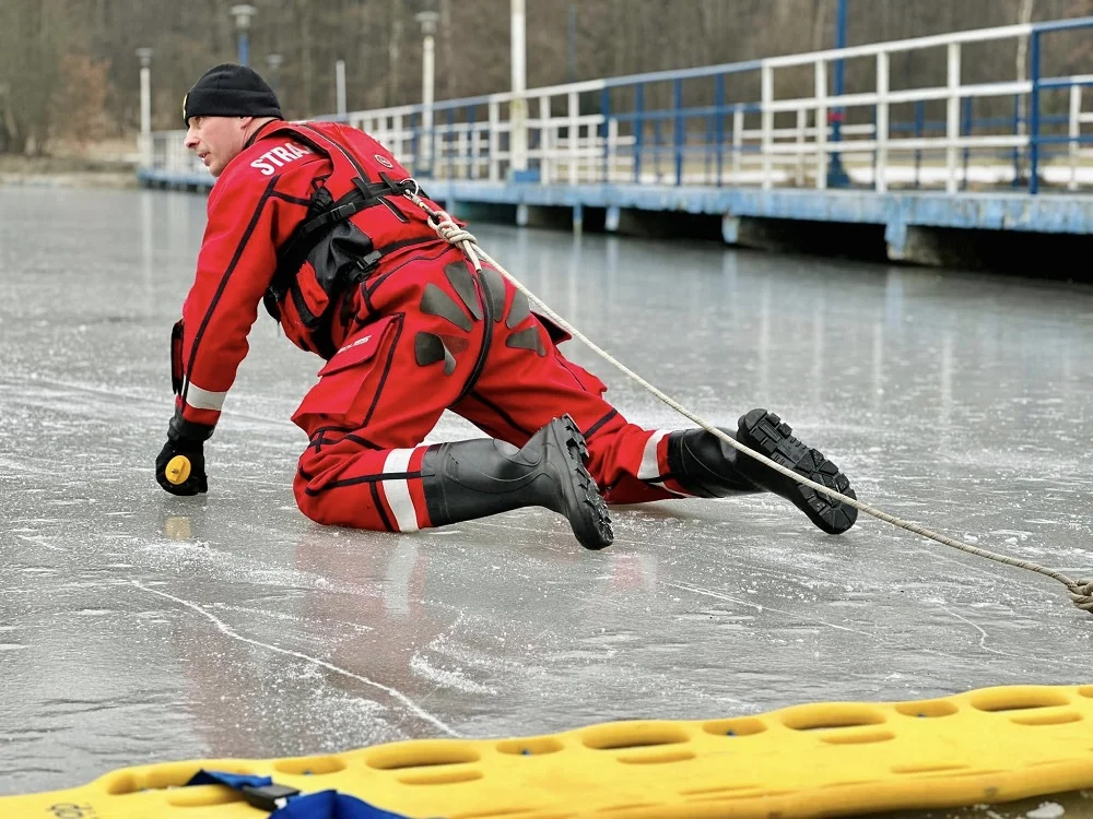 Pokazy ratownictwa lodowego w Parku Słupna