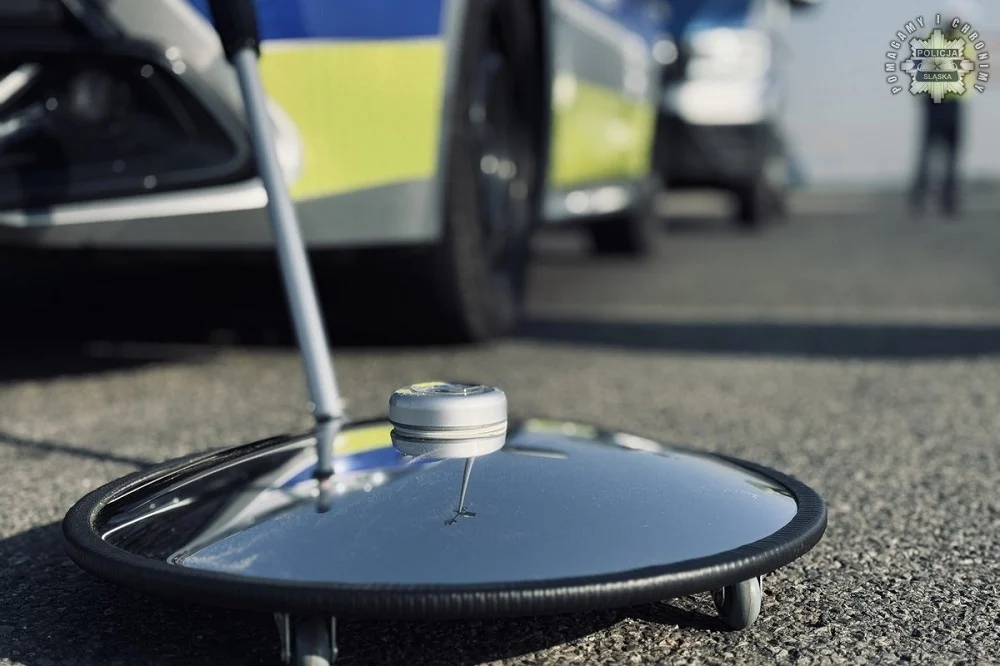 Bezpieczne ferie 2025 – policja kontroluje autokary przewożące dzieci i młodzież