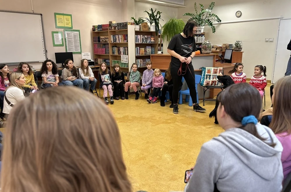 Jak psy pomagają w terapii? Zajęcia dogoterapii w Bibliotece
