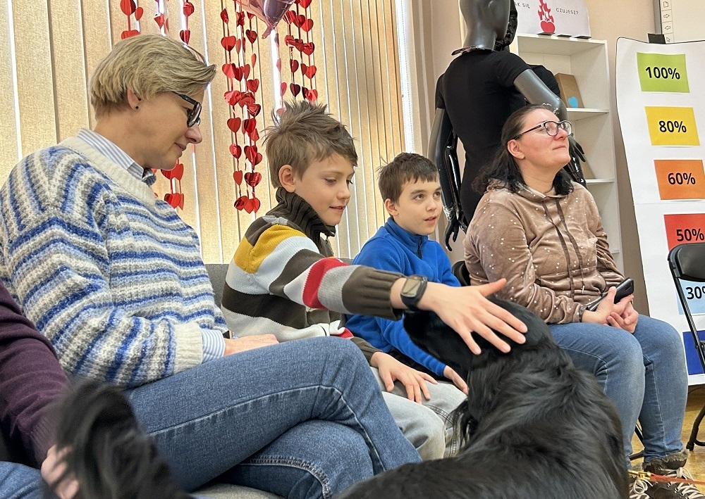 Jak psy pomagają w terapii? Zajęcia dogoterapii w Bibliotece