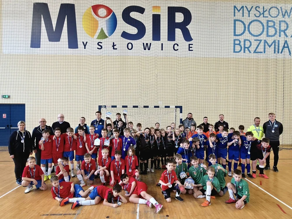 Sportowa pasja na parkiecie – emocjonujący turniej halowej piłki nożnej w Mysłowicach