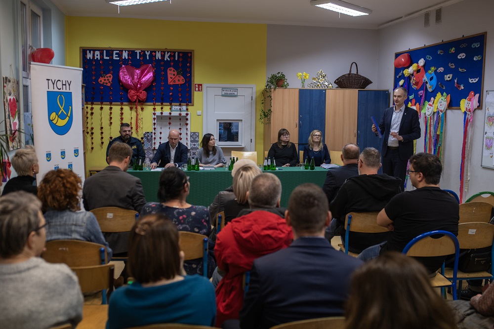 Dyskusja o parkowaniu, bezpieczeństwie i termomodernizacji