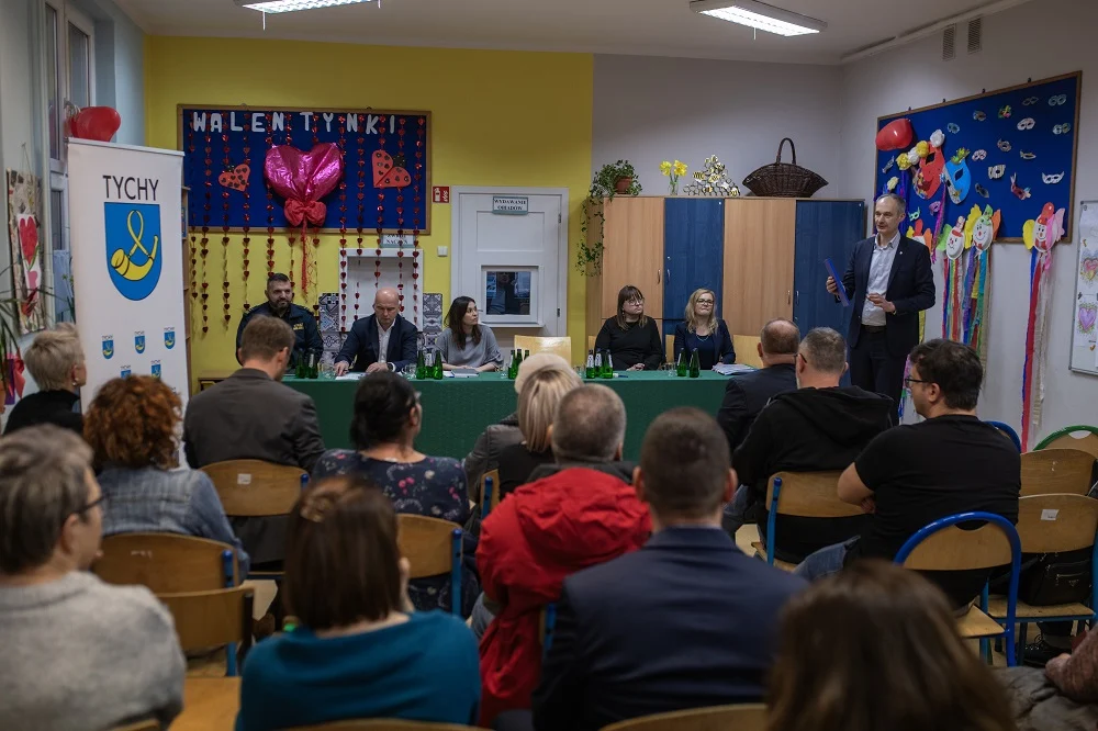 Dyskusja o parkowaniu, bezpieczeństwie i termomodernizacji