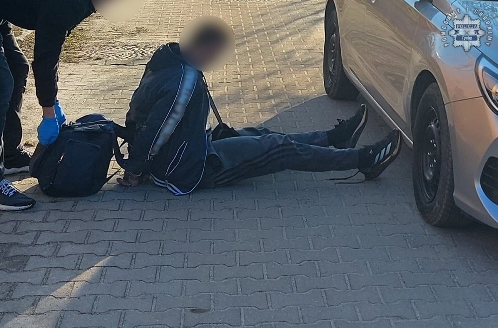 Dramatyczne sceny w Tychach – włamywacz użył gazu pieprzowego i próbował uciec