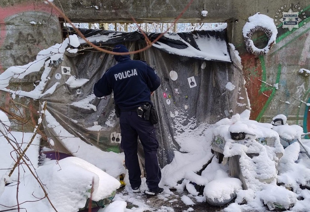 Policja apeluje o pomoc dla bezdomnych i osób starszych w czasie zimowych mrozów
