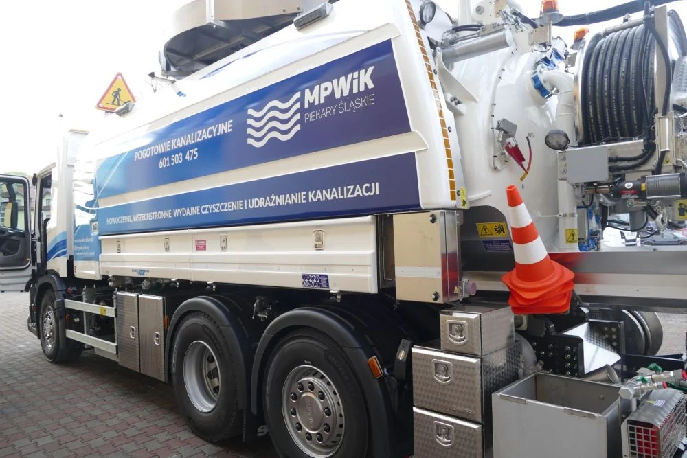 Nowoczesne auto w służbie wodociągów: Scania z nowym sprzętem do czyszczenia kanalizacji
