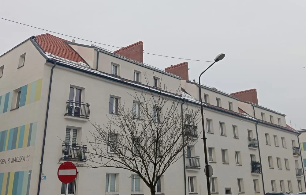 Nowe klatki i dachy – inwestycje poprawiają komfort mieszkańców