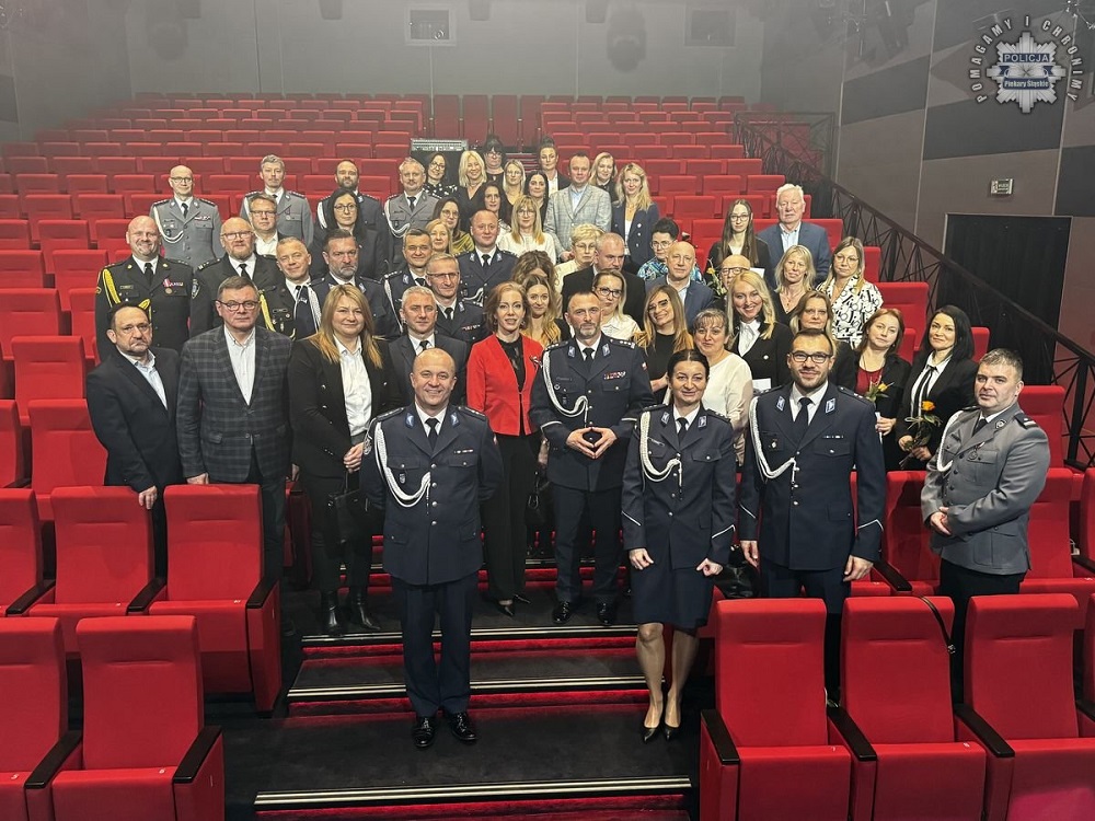 Uroczystość z okazji Dnia Służby Cywilnej w Piekarach Śląskich – Gratulacje i wyróżnienia