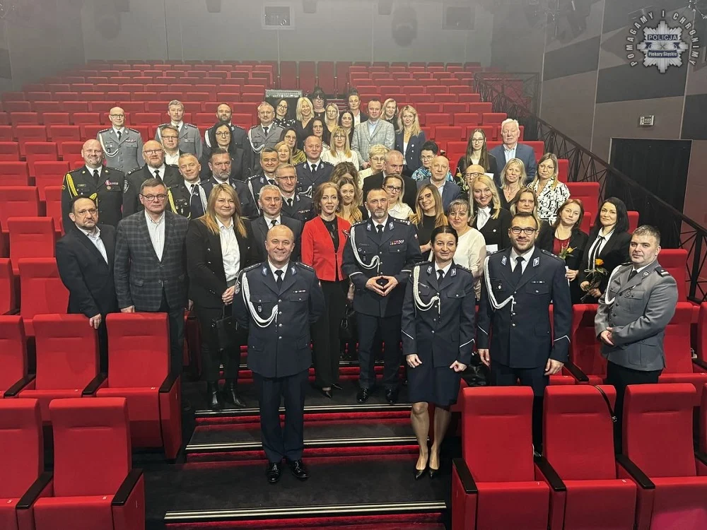 Uroczystość z okazji Dnia Służby Cywilnej w Piekarach Śląskich – Gratulacje i wyróżnienia