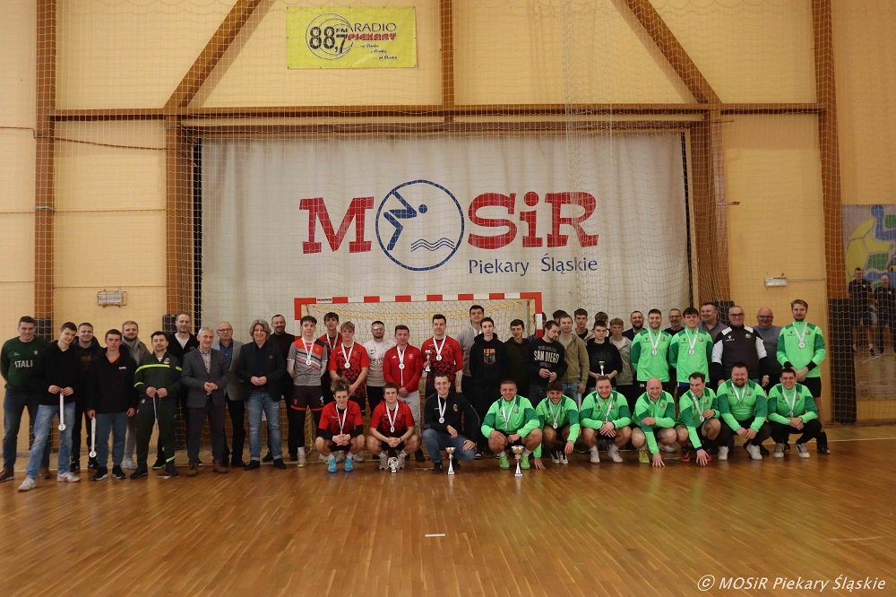 KS Orzeł Biały Brzeziny Śląskie wygrywa Halowe Mistrzostwa Piekar Śląskich