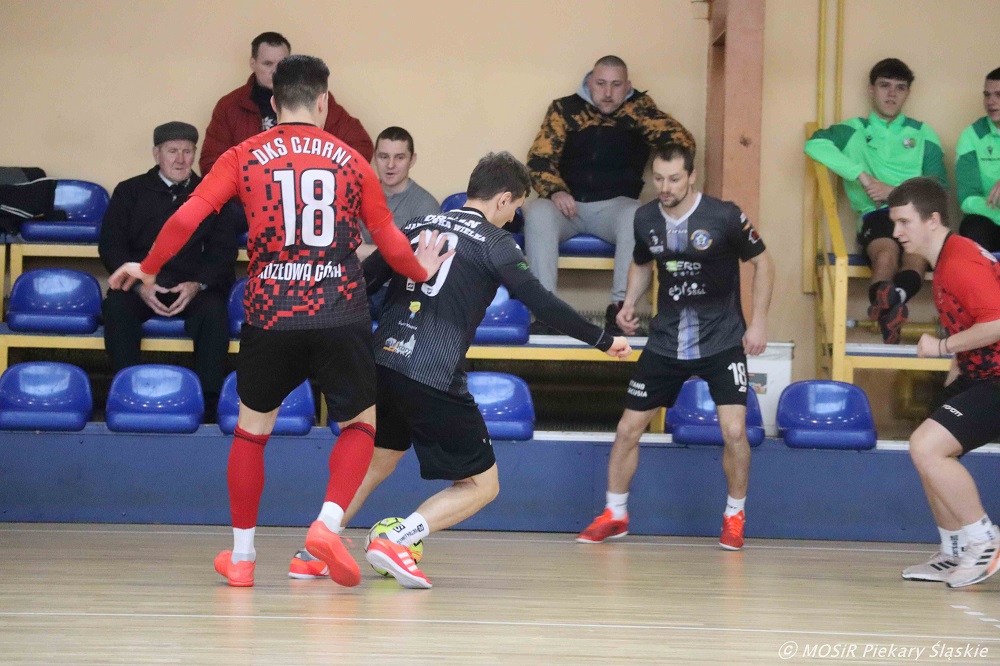 KS Orzeł Biały Brzeziny Śląskie wygrywa Halowe Mistrzostwa Piekar Śląskich