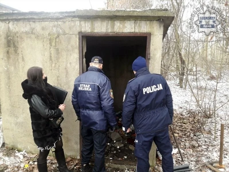 Dzielnicowi czuwają – pomoc dla bezdomnych w mroźne dni!