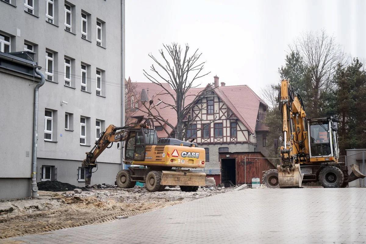 Więcej miejsc parkingowych przy Yntce. Ruszyła budowa nowego parkingu!