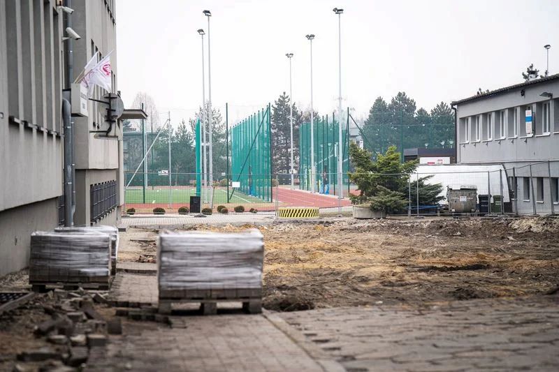 Więcej miejsc parkingowych przy Yntce. Ruszyła budowa nowego parkingu!