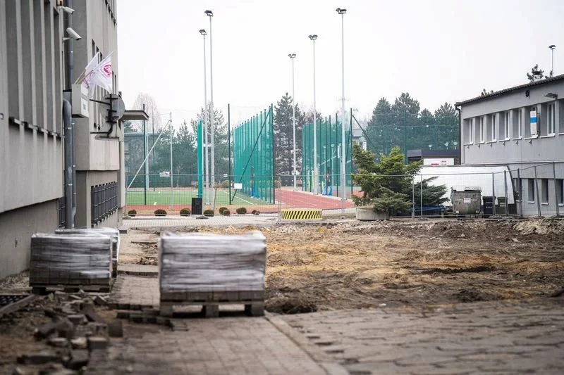 Więcej miejsc parkingowych przy Yntce. Ruszyła budowa nowego parkingu!