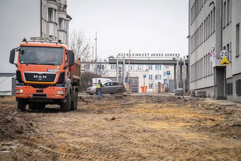 Więcej miejsc parkingowych przy Yntce. Ruszyła budowa nowego parkingu!