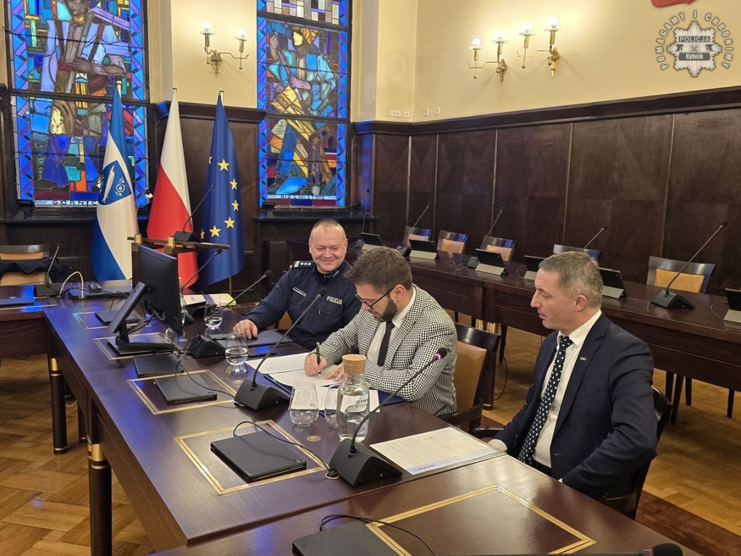 Sztandar dla rybnickiej policji. Wyraz wdzięczności za służbę! 8