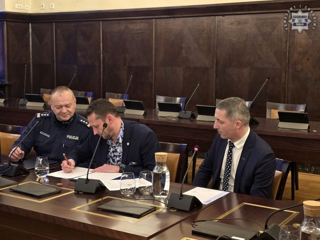 Sztandar dla rybnickiej policji. Wyraz wdzięczności za służbę! 10