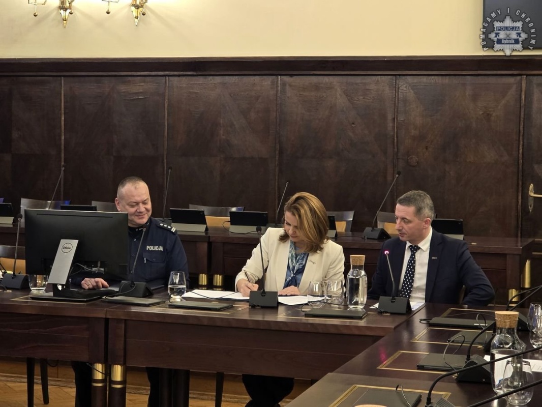 Sztandar dla rybnickiej policji. Wyraz wdzięczności za służbę! 11