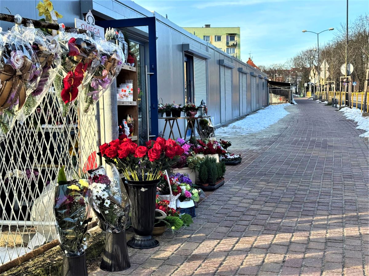 Kontenery handlowe na targu czekają na najemców!
