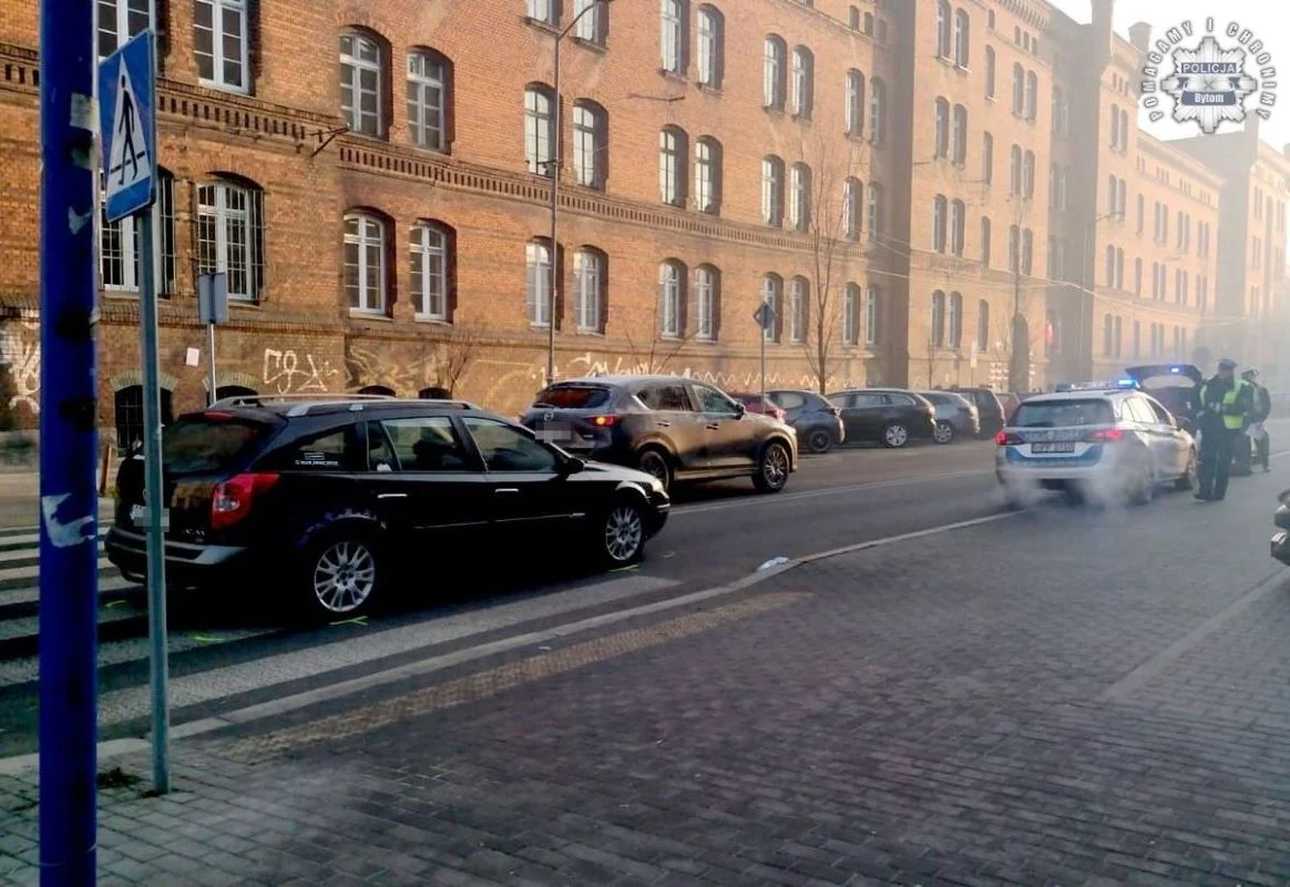 Potrącenie pieszej na przejściu, kierowca stracił prawo jazdy!