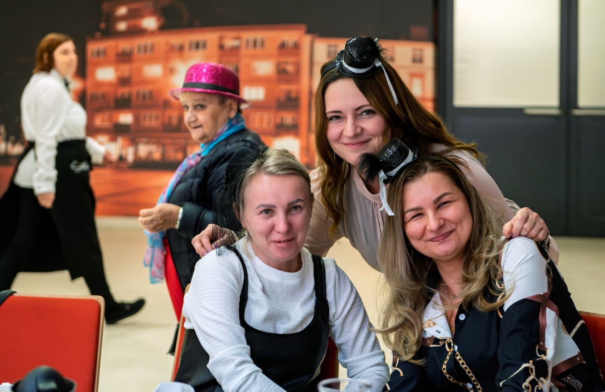 Bal karnawałowy w DPS: wspaniała atmosfera i kapelusze w roli głównej!