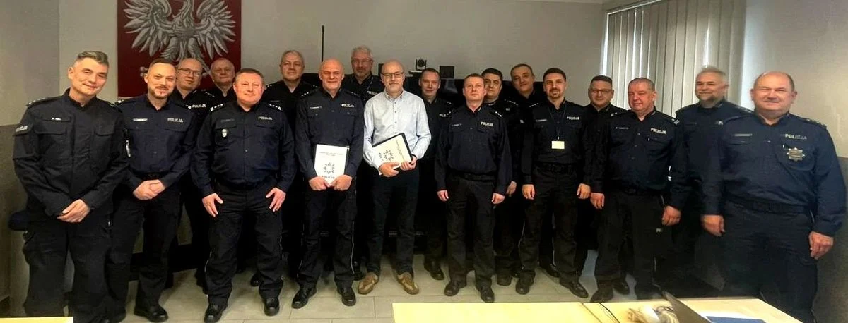 Emerytura z honorami – dwaj policjanci kończą ponad 30-letnią służbę!