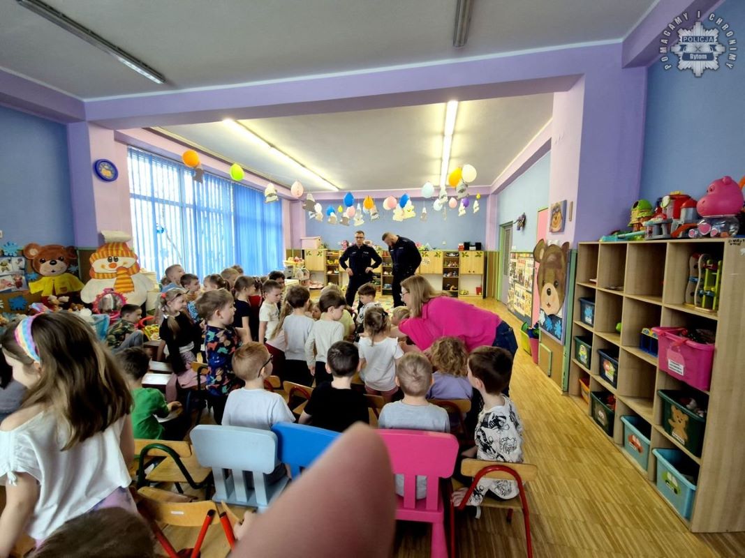 Bezpieczne ferie. Policjanci odwiedzili bytomskie przedszkole!