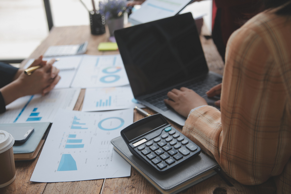 Biuro rachunkowe – jakie są różnice między obsługą księgową a doradztwem podatkowym?