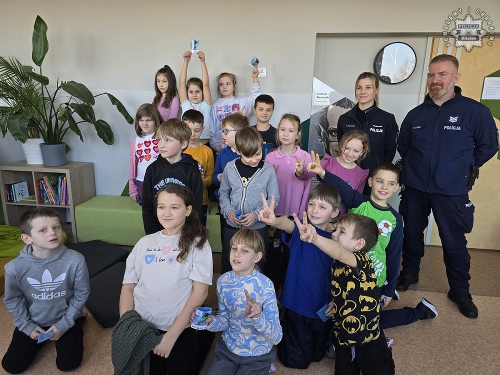 Lekcja bezpieczeństwa przed feriami – policjanci w SP nr 5 w Mikołowie