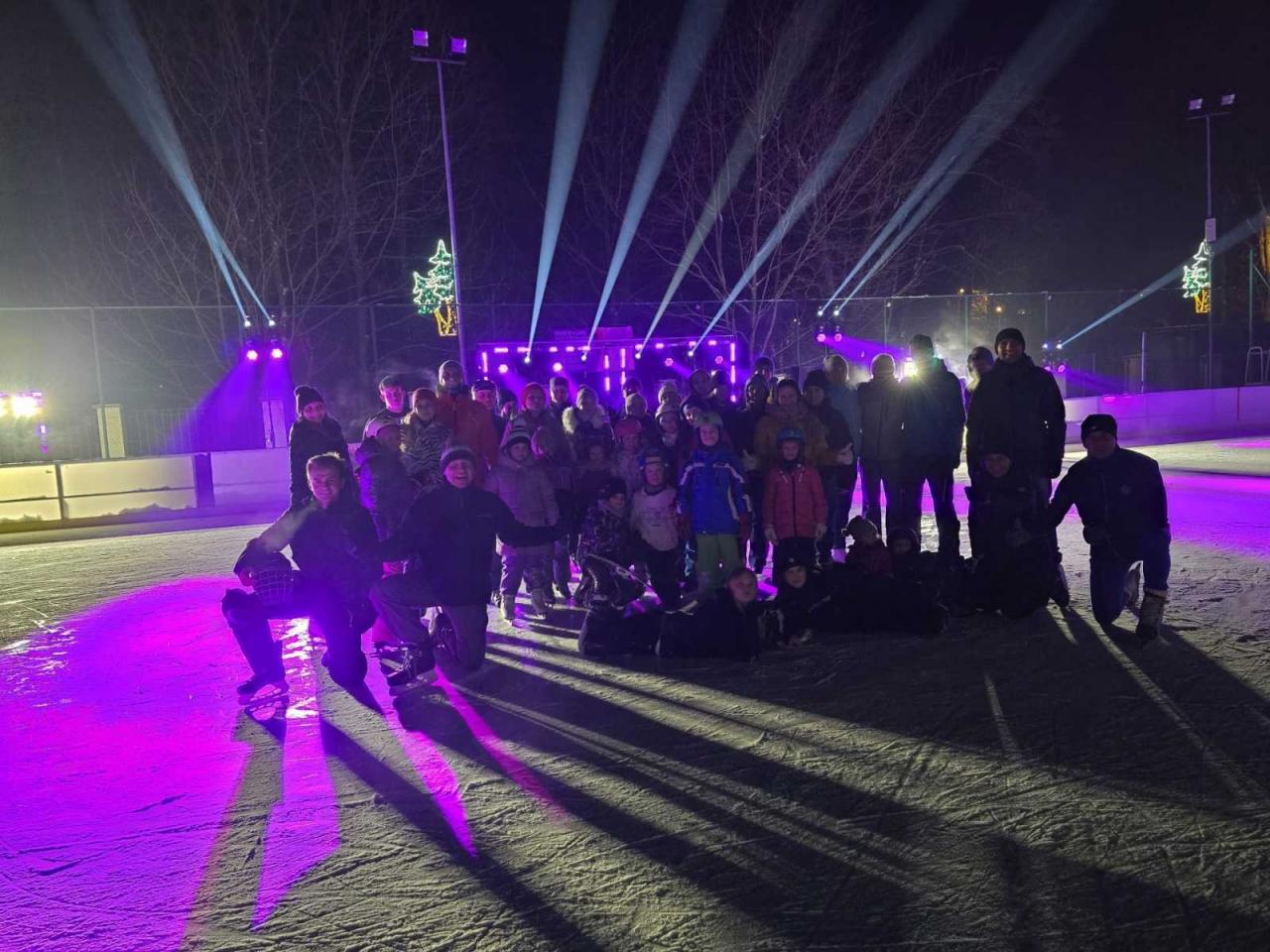 Mikołów świętował początek ferii na lodowisku OR „Planty” podczas dyskoteki na lodzie. To już ostatnia w tym sezonie, ale wciąż można skorzystać z bezpłatnych szkoleń jazdy na łyżwach i hokeja. 5